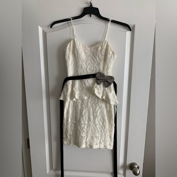 City Triangles Dresses & Skirts - Strapless off white dress size 9